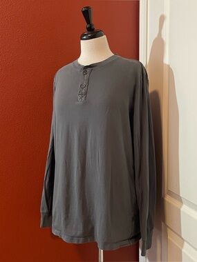 Taylor Stitch Men’s The Organic Cotton Gray Tailored Timeless Henley Shirt